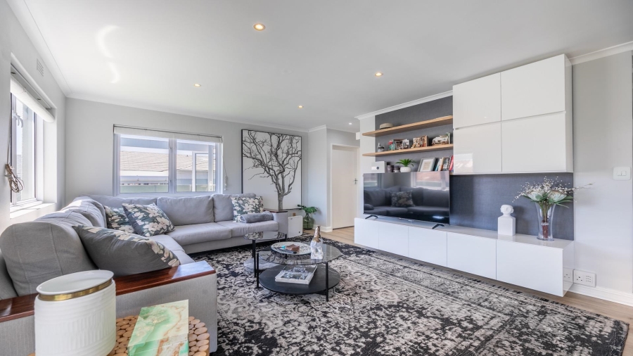2 Bedroom Property for Sale in Sea Point Western Cape